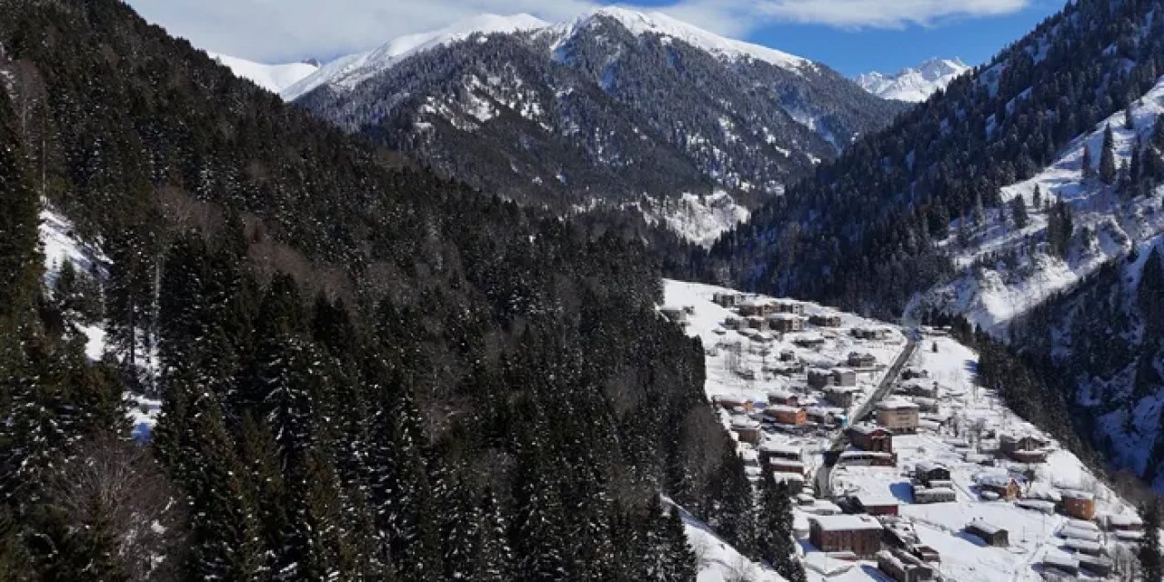 Rize’nin Ayder Yaylası beyaz gelinliği ile büyülüyor