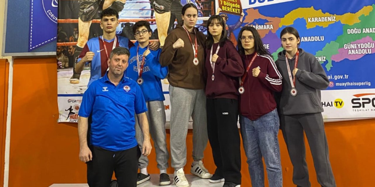 Trabzon Büyükşehir Belediyespor’dan Muay Thai zaferi! 5 madalyayla döndüler