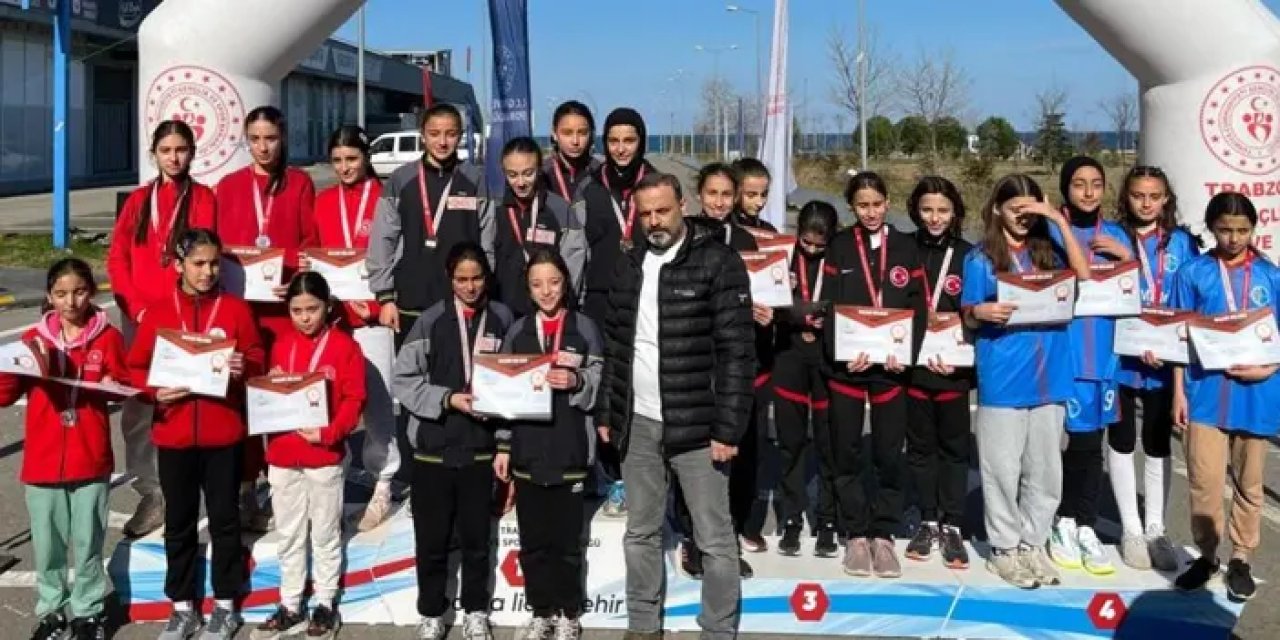 Bayburt’ta kros takımlarından çifte başarı!