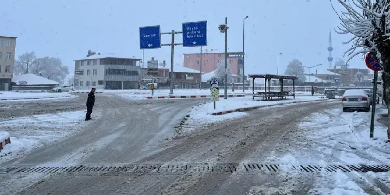 Samsun’da eğitime kar engeli! 14 ilçede okullar tatil