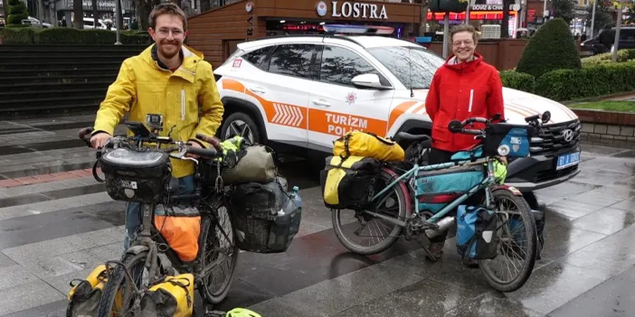 Fransa'dan yola çıktılar! 4 bin kilometre pedal çevirip Trabzon'a geldiler