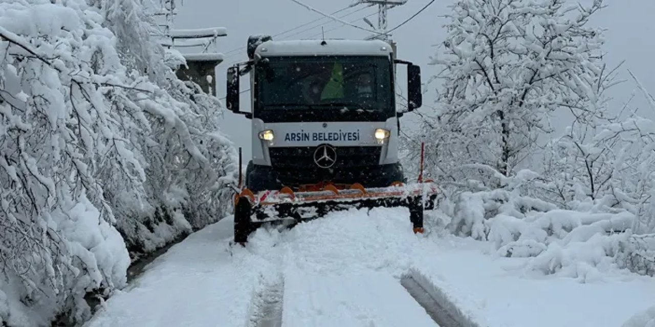 Arsin’de kar mesaisi! “Tüm gücümüzle çalışıyoruz”