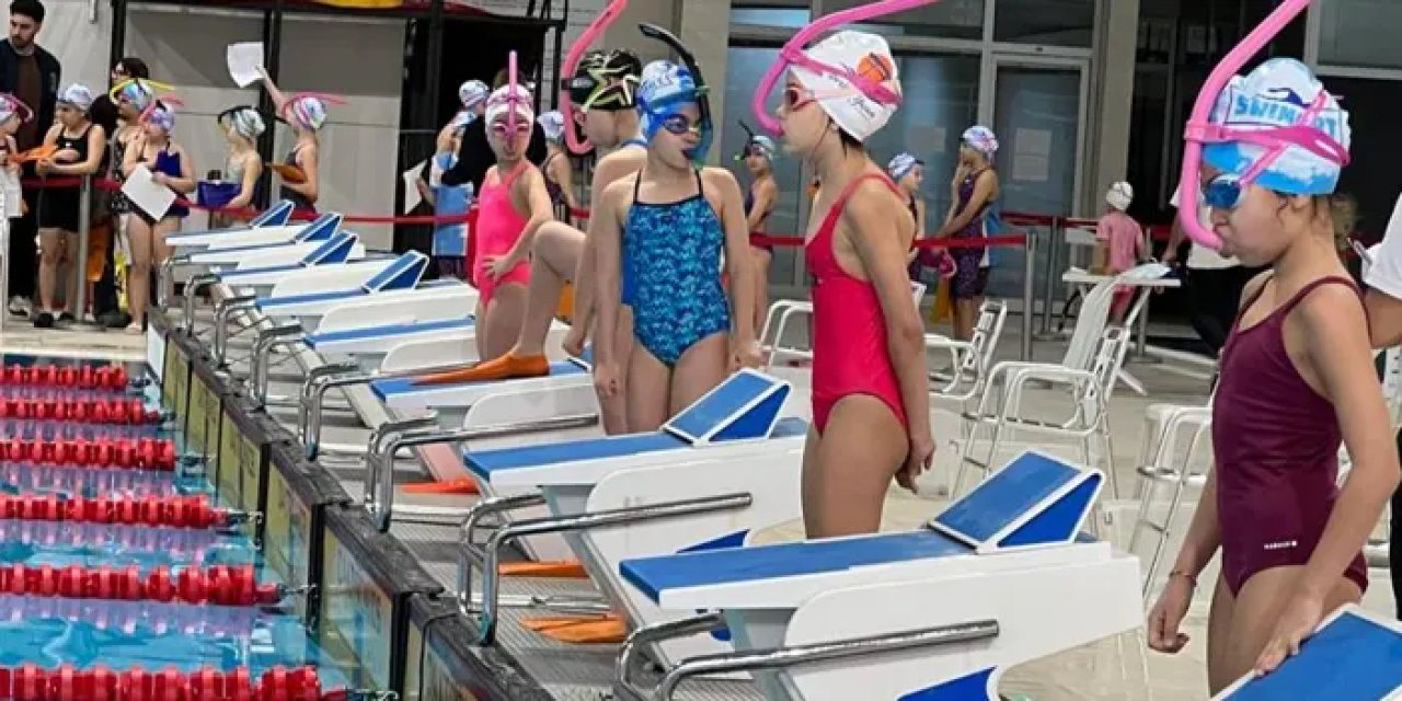 Samsun’da minik yüzücüler paletle ilk kez yüzde