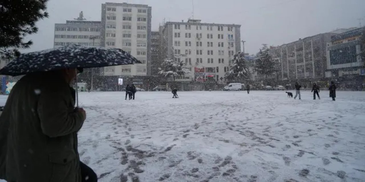 İstanbul'da Eğitime Kar Engeli: Okullar Yarın da Tatil