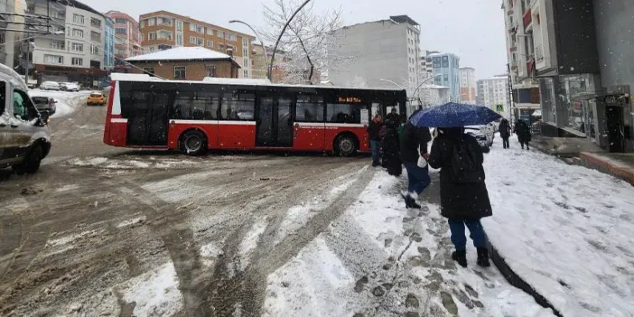 Samsun’da kar ulaşımı vurdu! Aksaklıklar meydana geldi
