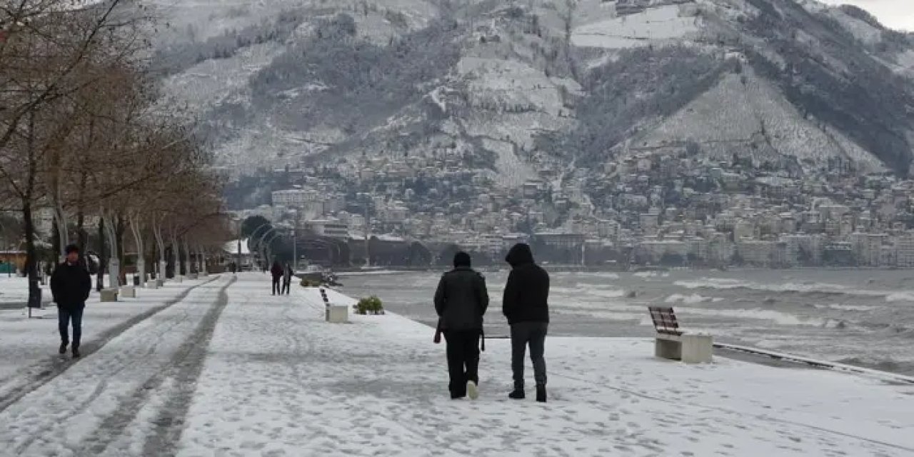 Ordu’da kar yağışı etkili oluyor! Şehir beyaz örtü ile kaplandı