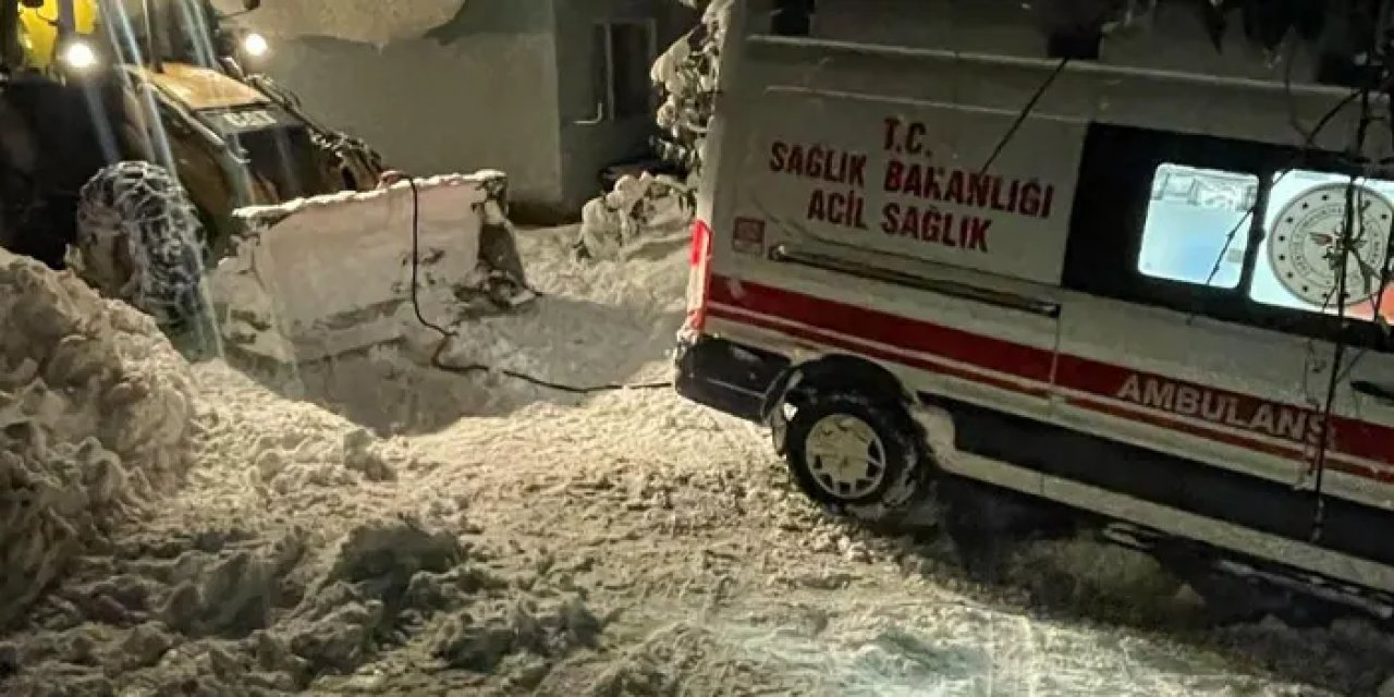 Rize’de hareket edemeyen ambulansın yardımına yetişildi