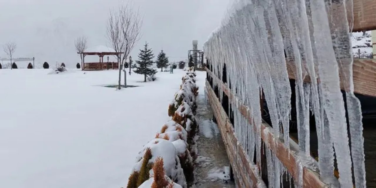 Gümüşhane’de hava buz kesti! Her yer buz tuttu