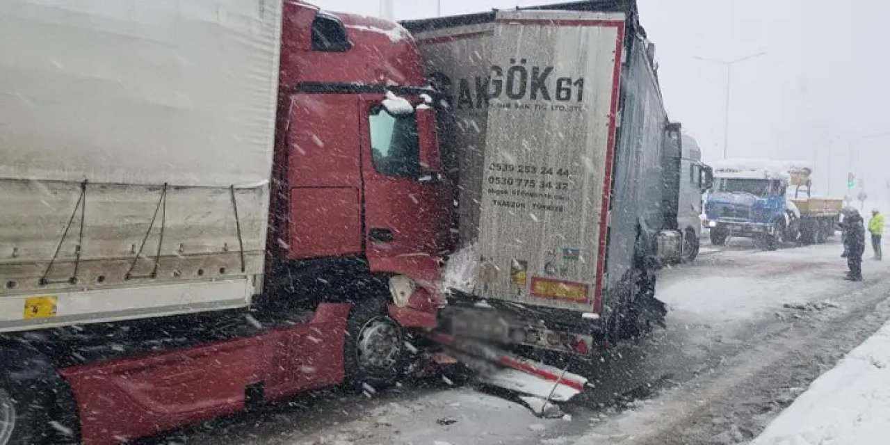 Samsun'da 4 tır ve 1 minibüs kazaya karıştı!