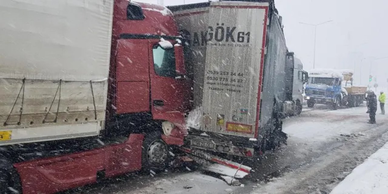 Samsun’da 4 tır ve 1 minibüs birbirine girdi!