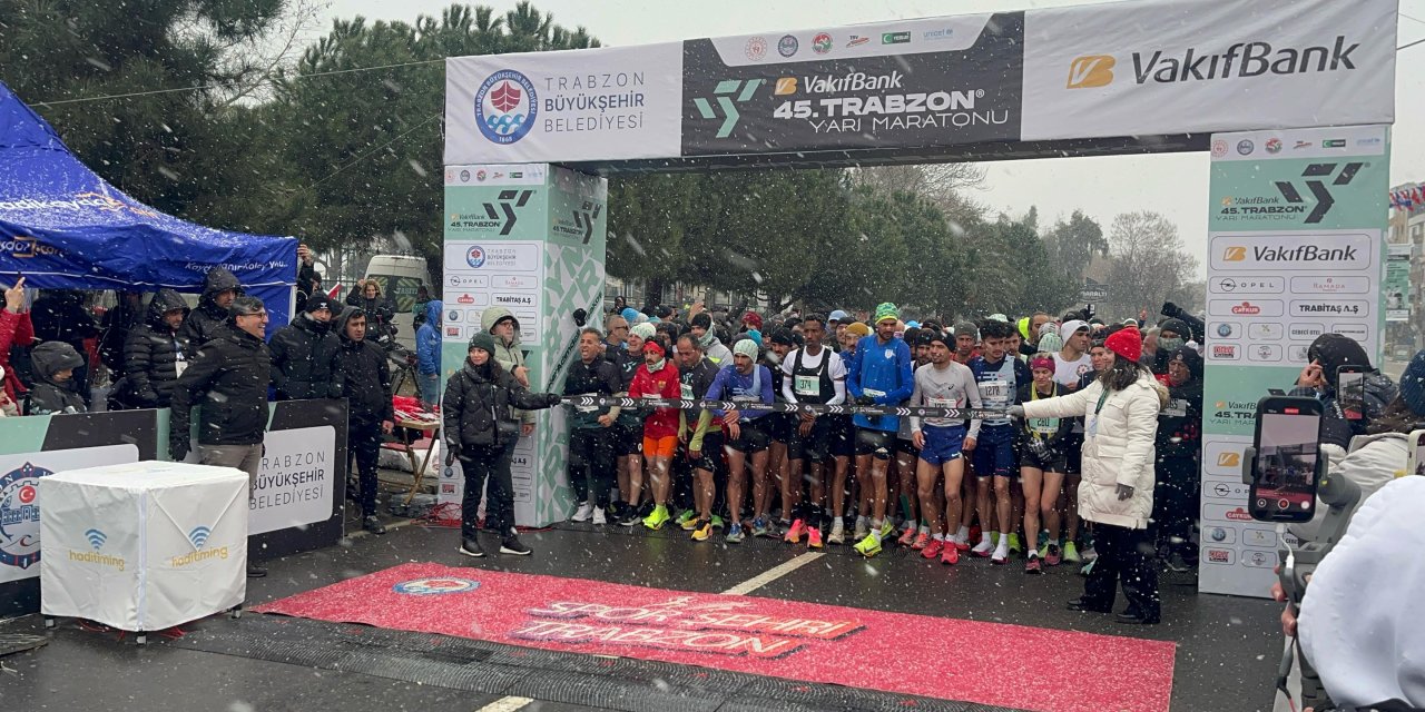 Trabzon’da kar altında maraton! Büyük heyecan yaşandı