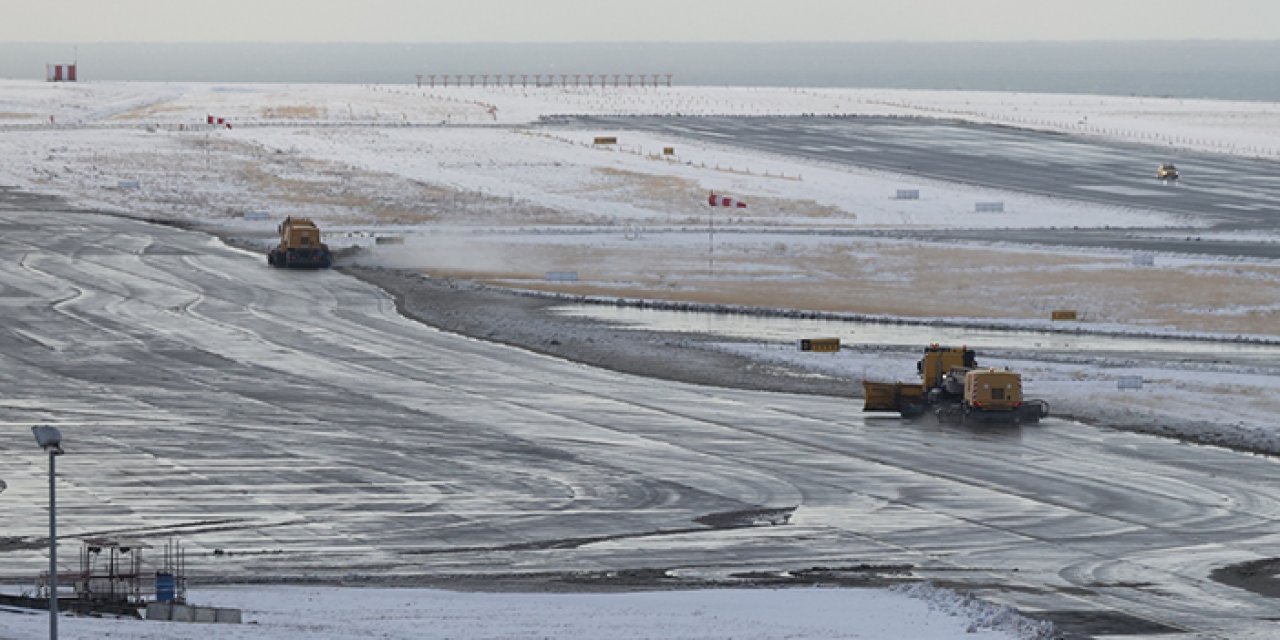 Trabzon Havalimanı'nda karla mücadele seferberliği