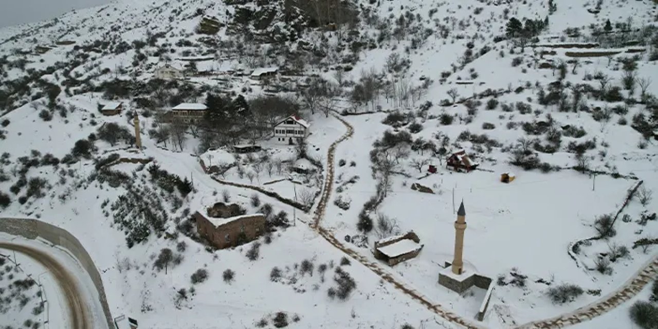 Karadeniz beyaza büründü: 824 yerleşim yeri ulaşıma kapandı!