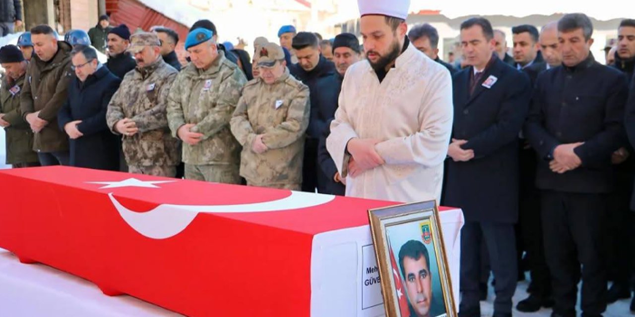 Bitlis'te korucu Mehmet Şirin Menteş son yolculuğuna uğurlandı