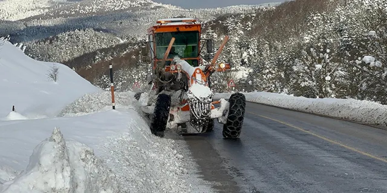 Samsun’da kar ve buzlanma: 11 yerleşim yerine ulaşım kesildi