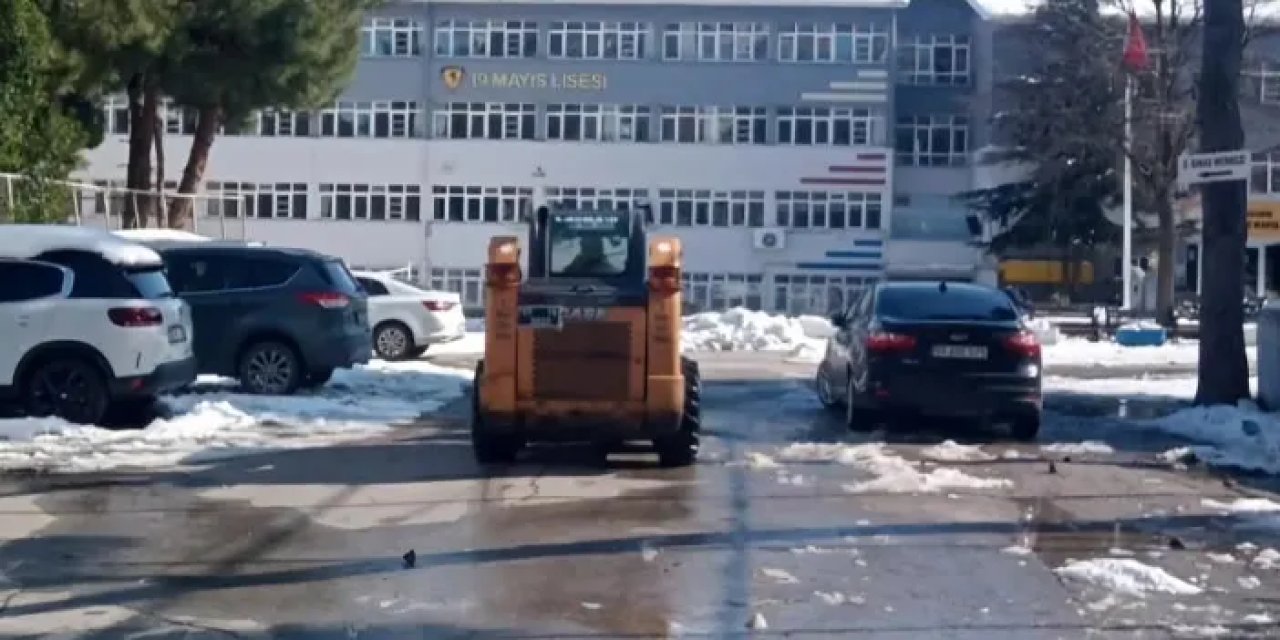 Samsun’da okullara kar ve buz temizliği!