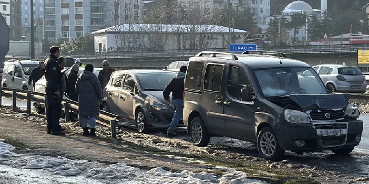 Samsun'da zincirleme kaza! 6 araç çarpıştı, 2 kişi yaralandı