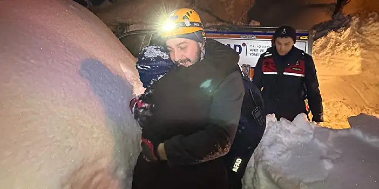 Artvin'de yaşlı çifti ekipler kurtardı