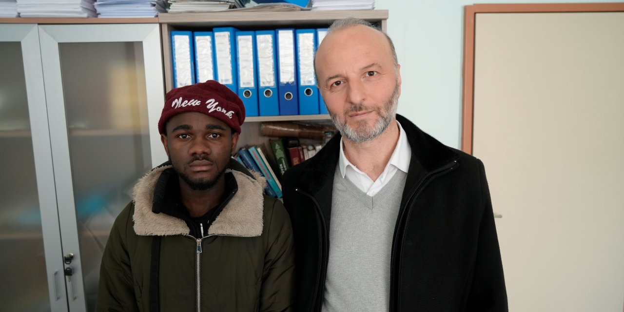 Kamerunlu öğrenci Ramazan ayına Müslüman olarak giriyor!