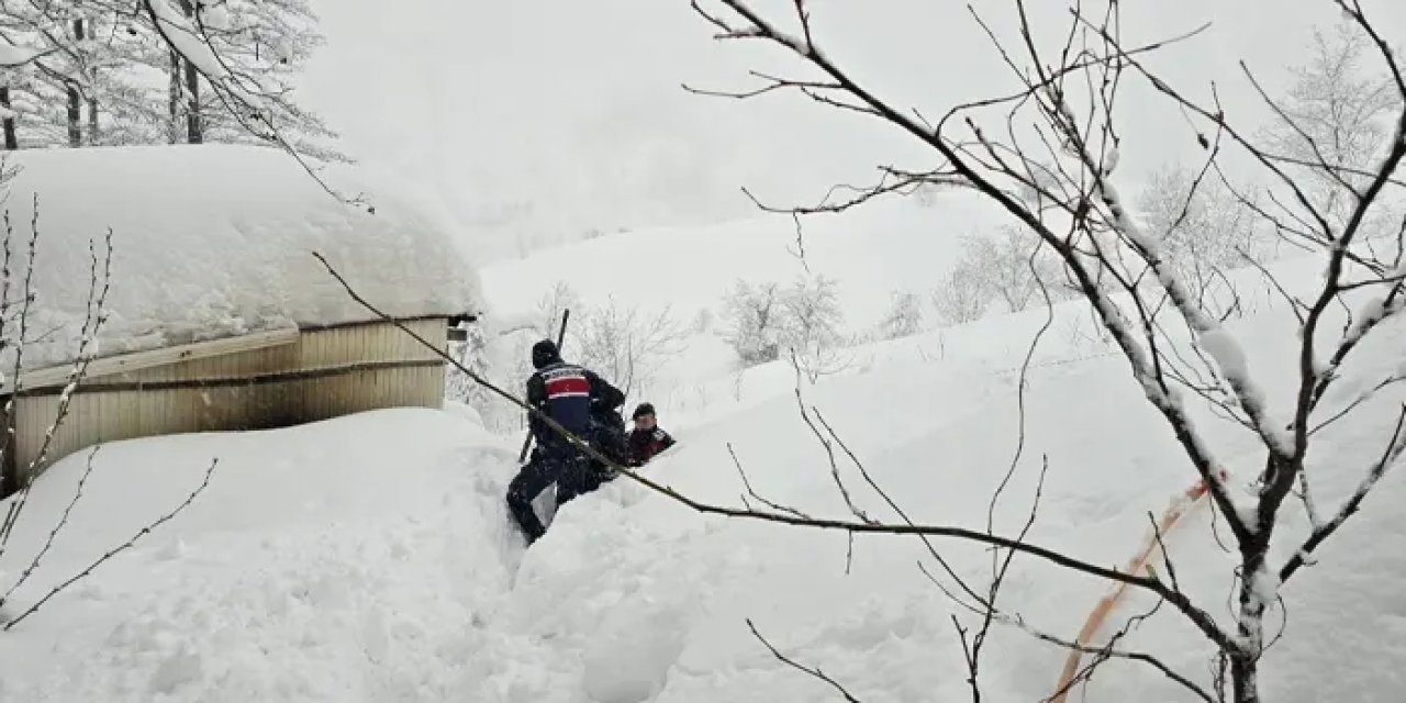 Artvin’de kar esareti! 3 gündür mahsur kalan yaşlı adam kurtarıldı