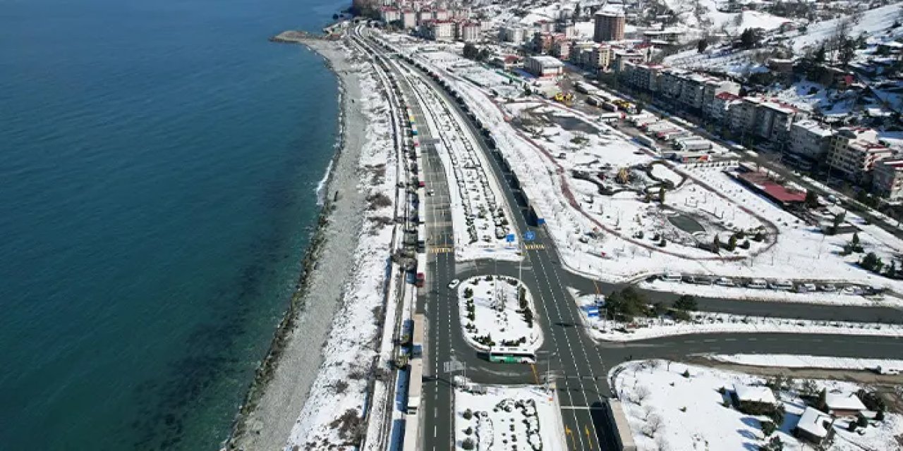 Sarp Sınır Kapısı’nda tır kuyruğu! Gürcistan geçişlere izin vermiyor