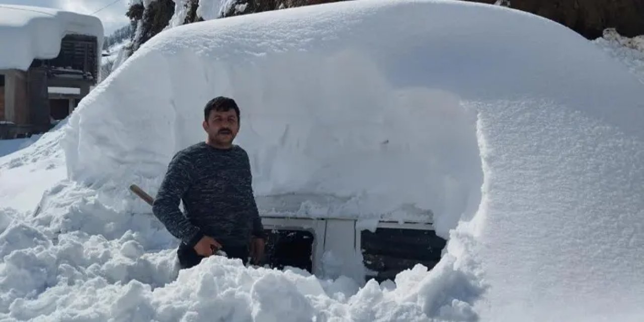 Artvin’de karla kaplı bahçesinde saatlerce arabasını aradı