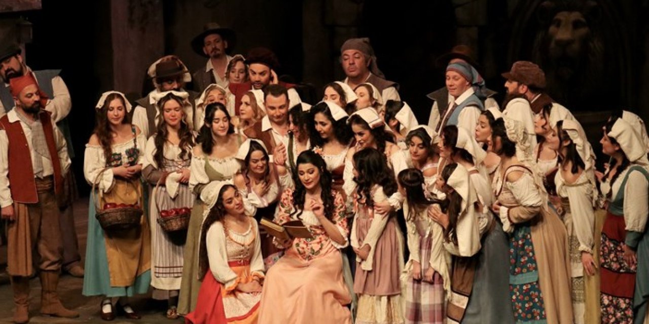 Samsun'da 2 asırlık "Aşk İksiri" prömiyer yaptı