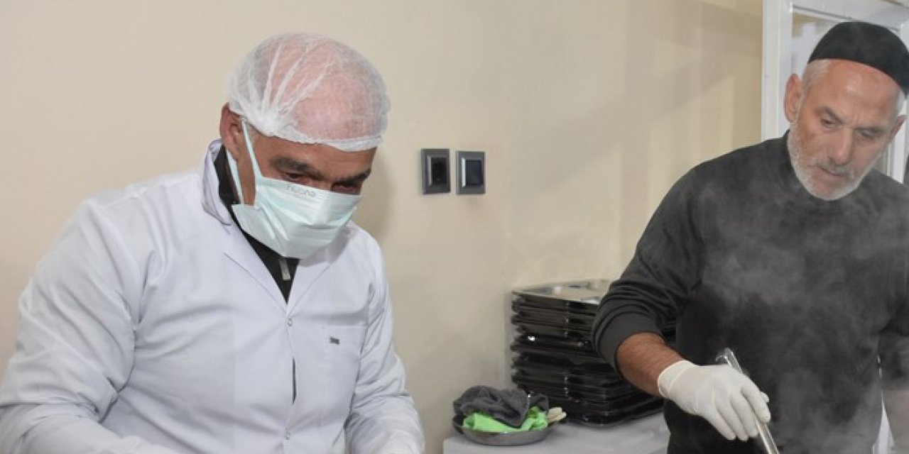 Gümüşhane'de bir köyde 21 yıl önce başlatılan iftar geleneği sürdürülüyor