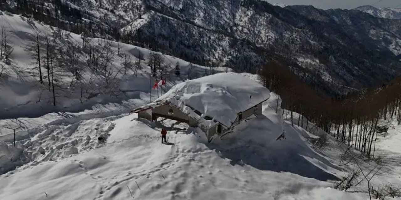 Artvin’de çığın düştüğü bakım onarım tesislerine ekipler ulaştı!