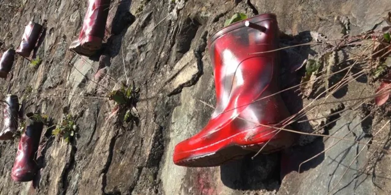 Rize’de taş duvarı saksı çizmelerle donattı