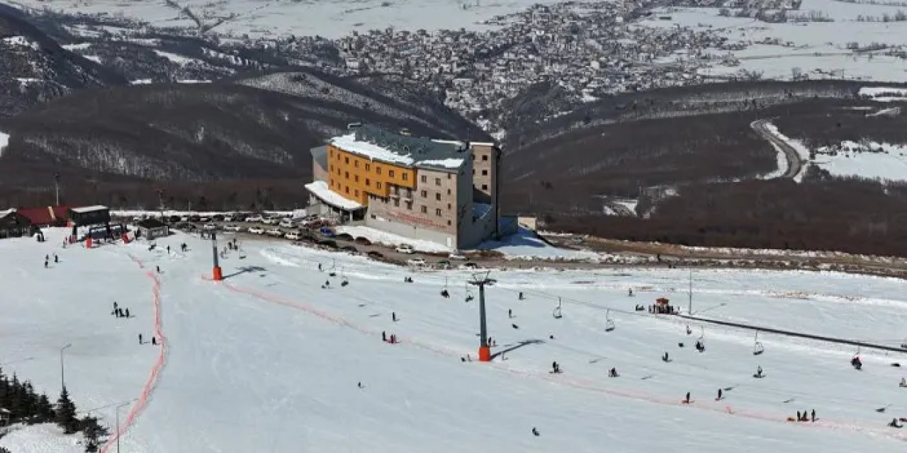Samsun’daki kayak merkezinde kar eğlencesi