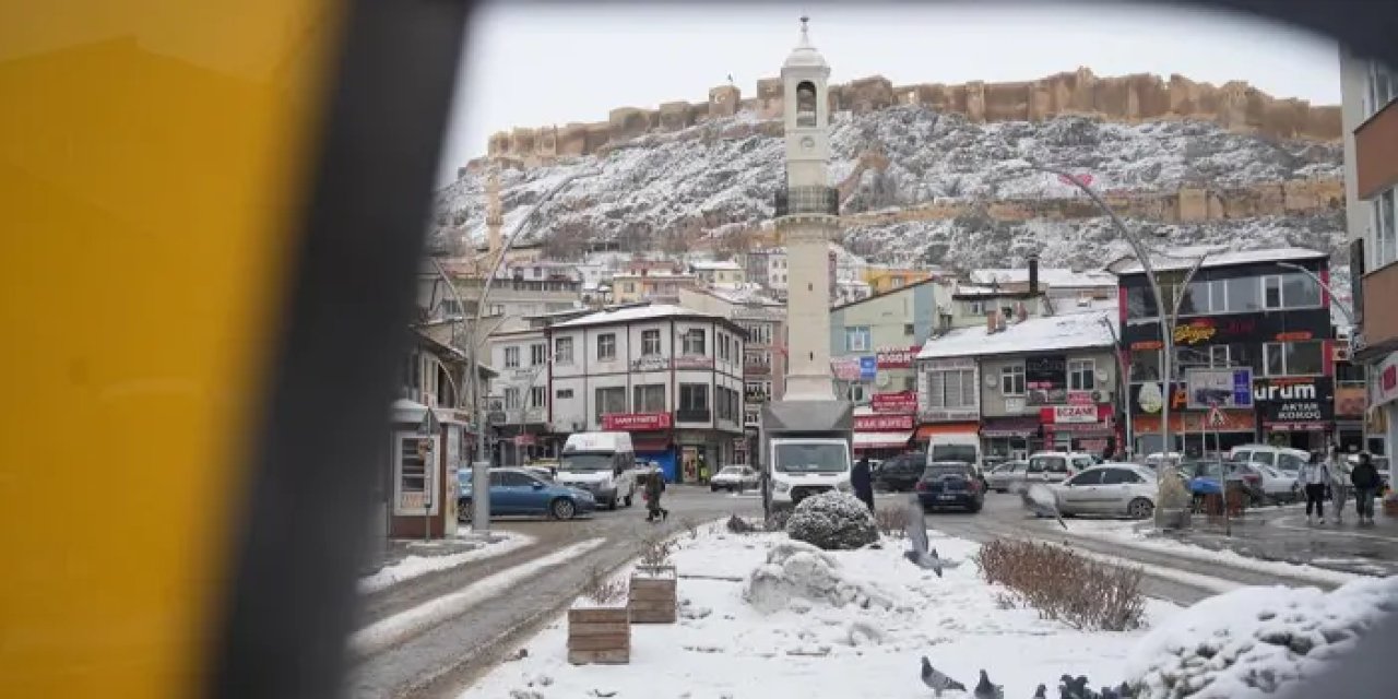 Bayburt güne kar yağışı ile uyandı!