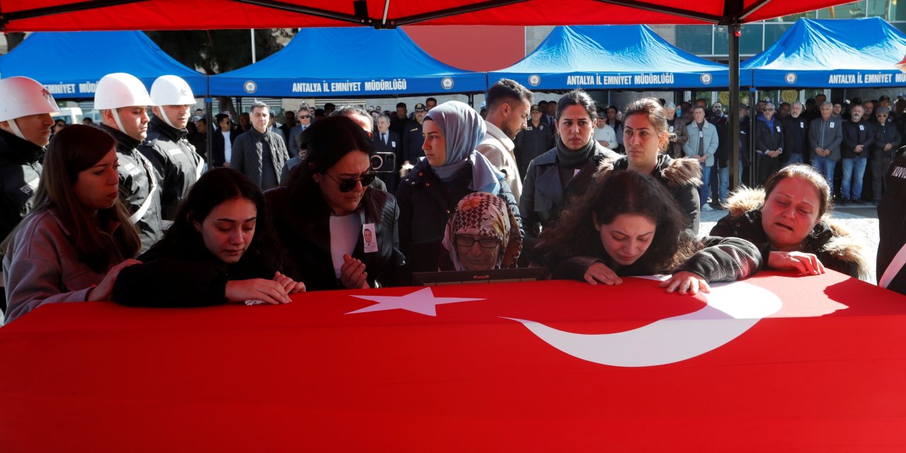Trabzonlu polisin cenazesinde yürekleri yakan sözler" "Götürmeyin babamı"