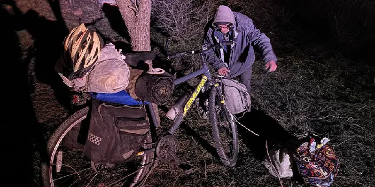 Samsun'da yol kenarında kalan vatandaşa polis şefkati!