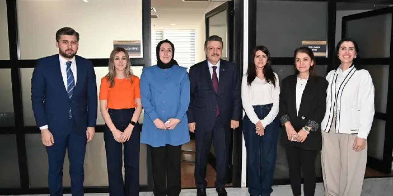 Başkan Genç’ten personele Kadınlar Günü jesti!