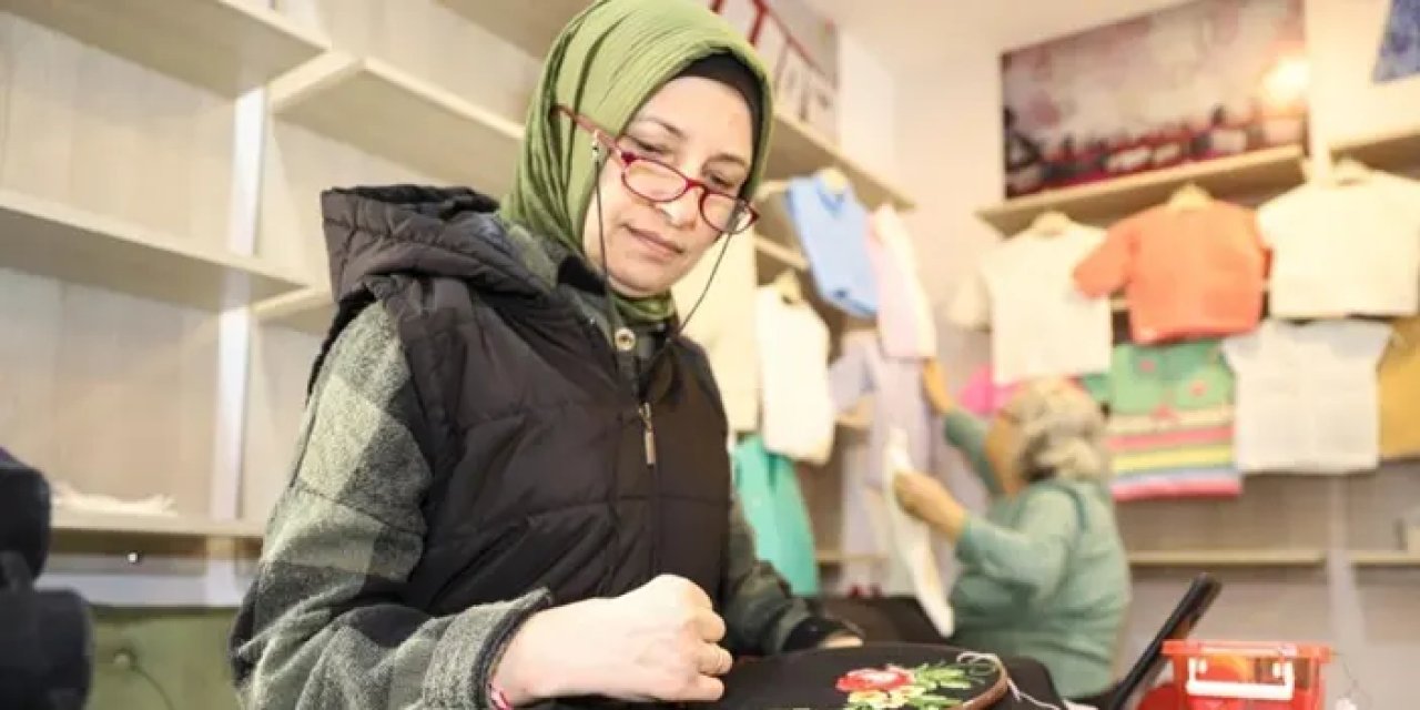 Ordu’da tek eliyle işlediği göz nurlarını satarak ailesine bakıyor