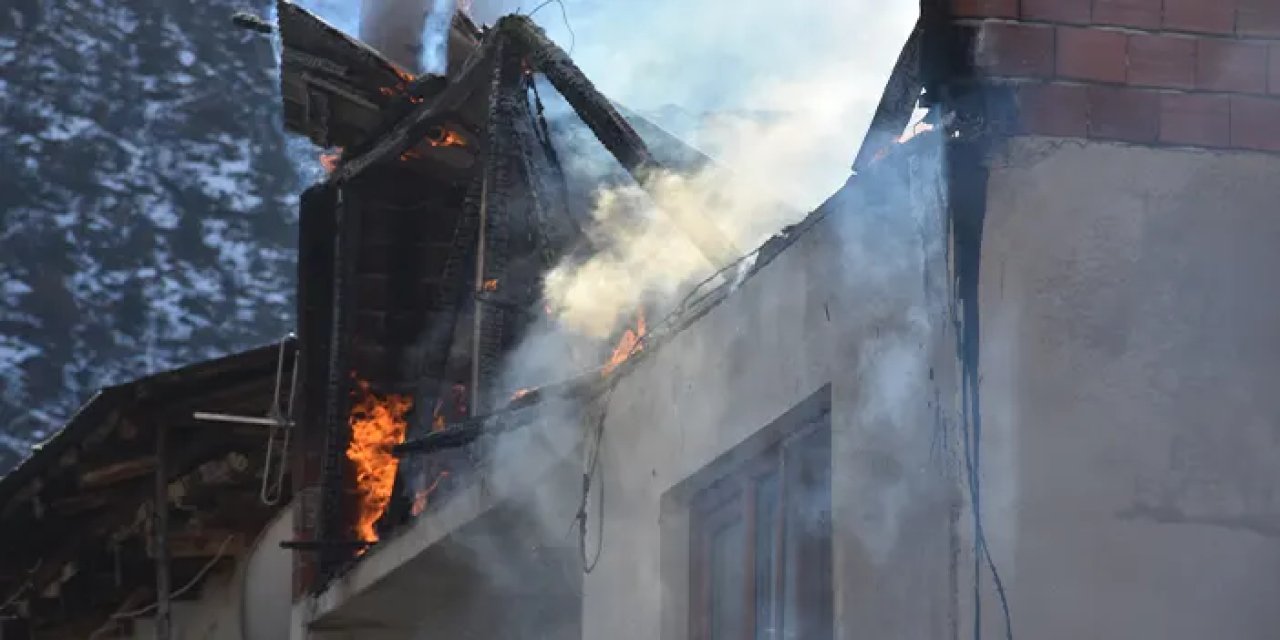 Gümüşhane'de korkutan yangın!