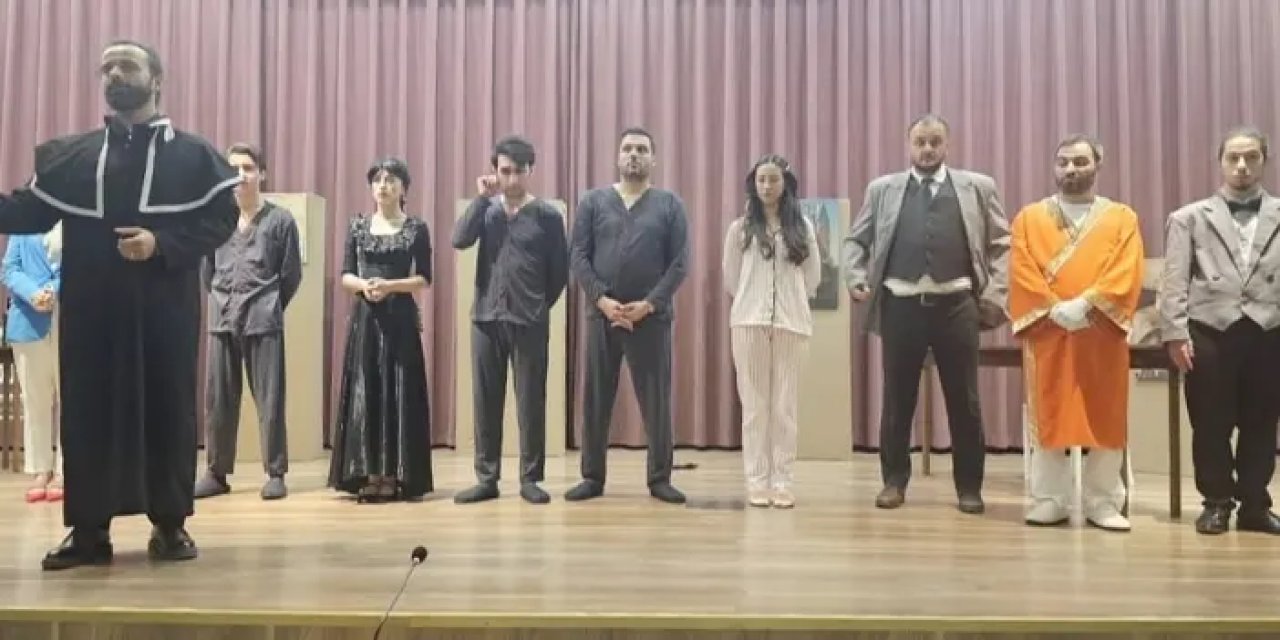 Trabzon’da sahnesiz kalan tiyatrocular oyunlarını nikah salonunda sahneliyorlar!