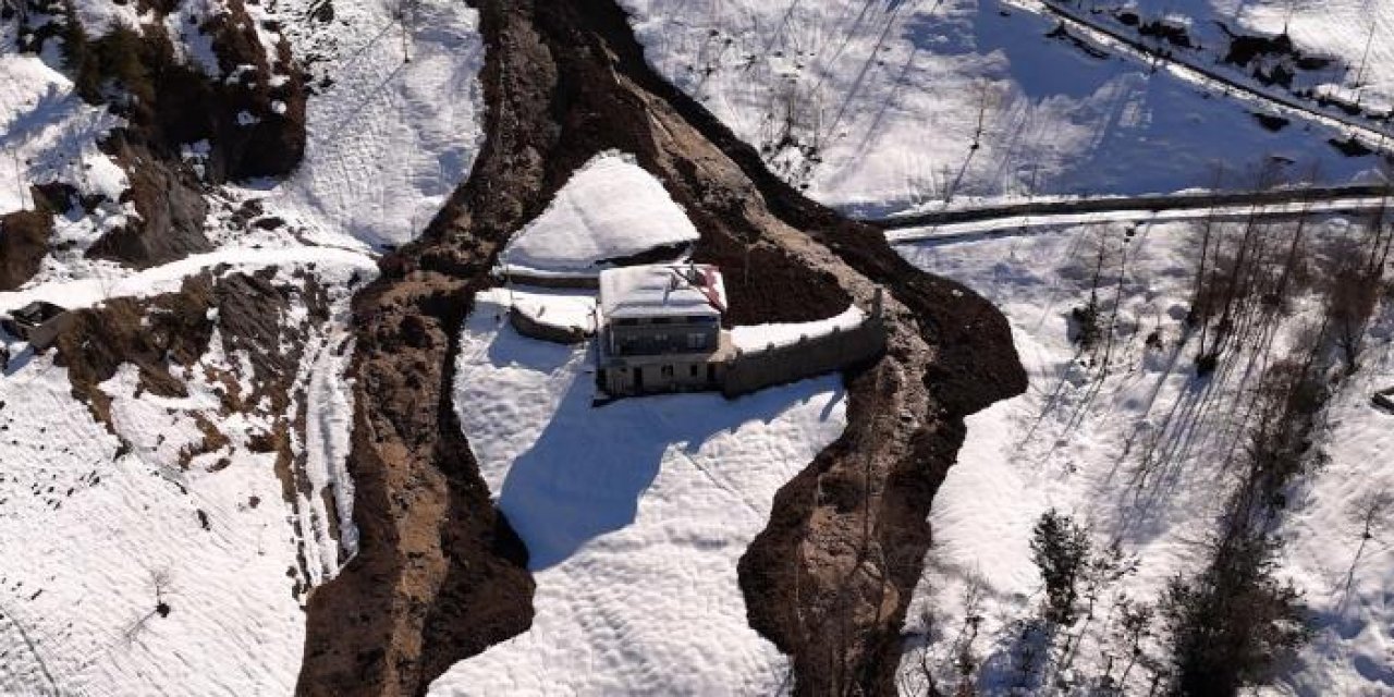 Rize'deki heyelanlı bölge havadan görüntülendi
