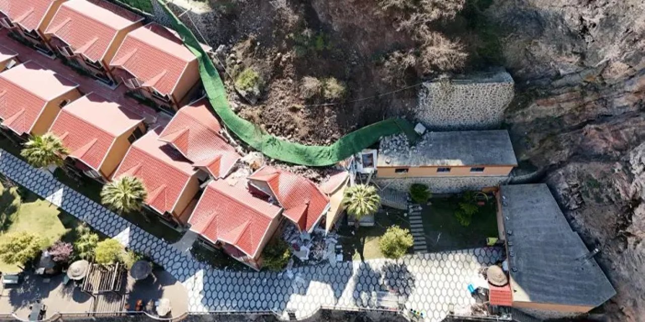 Artvin’de bir otelin istinat duvarı çöktü!