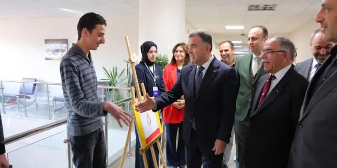 Bayburt’ta Vali Eldivan sergi açılışı yaptı