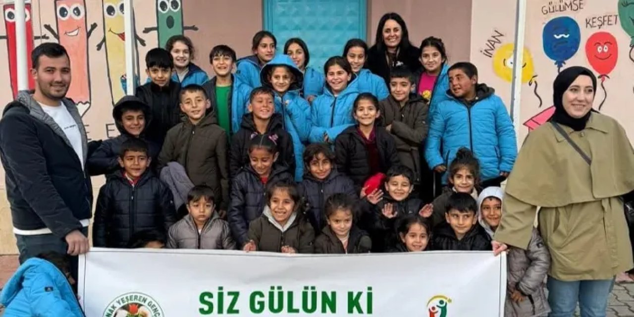 Şırnak’ta çocuklar sevindirildi! "Siz Gülün ki Dünya Gülsün