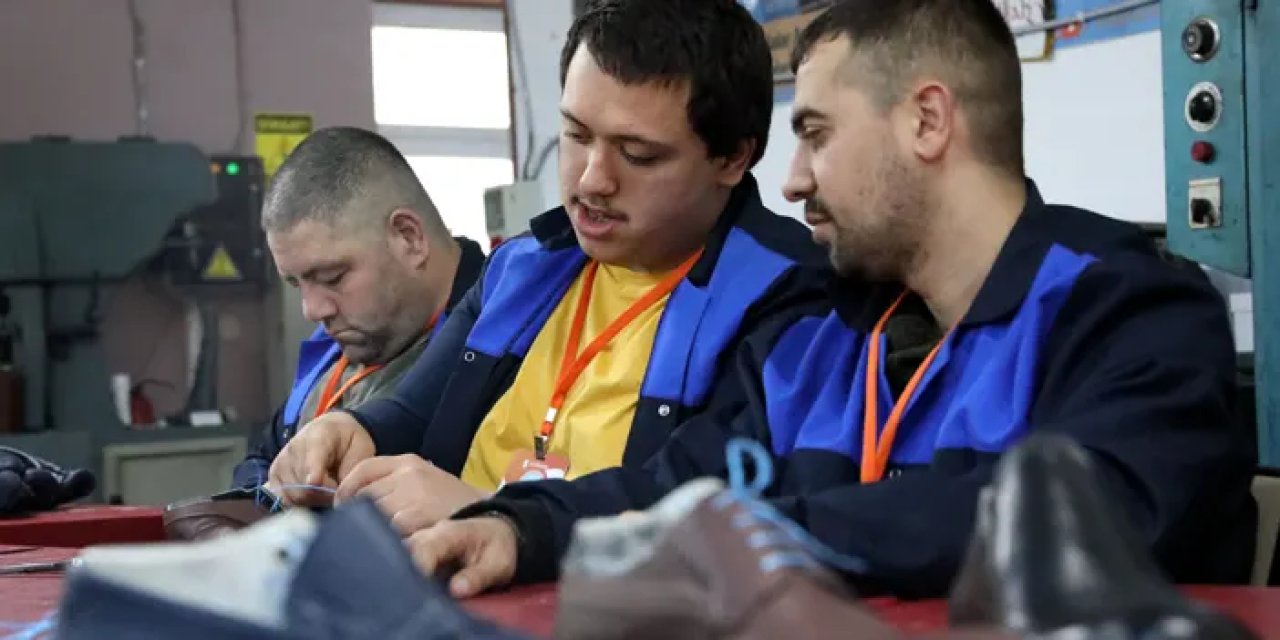 Trabzon’da özel bireyler hem meslek öğreniyor hem üretiyor