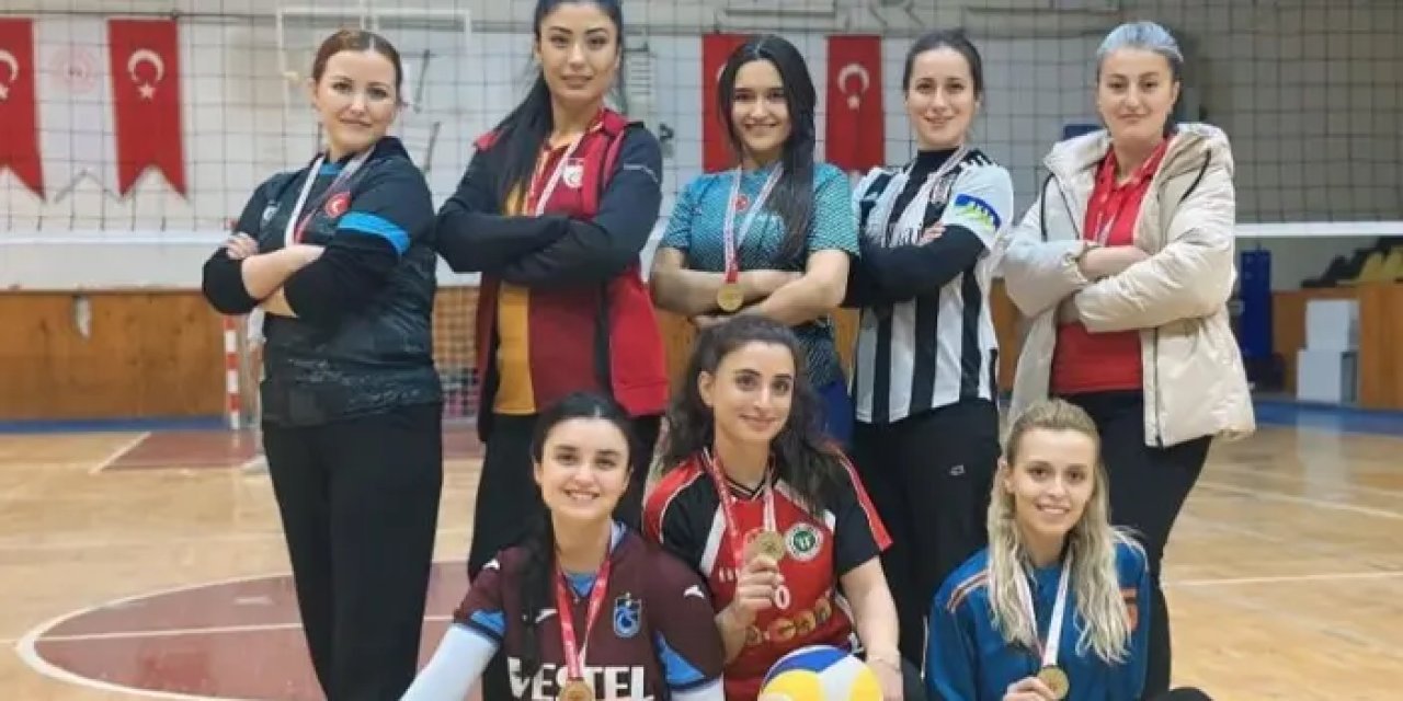 Bayburt’un kadın polisleri voleybol turnuvasında birinci oldu