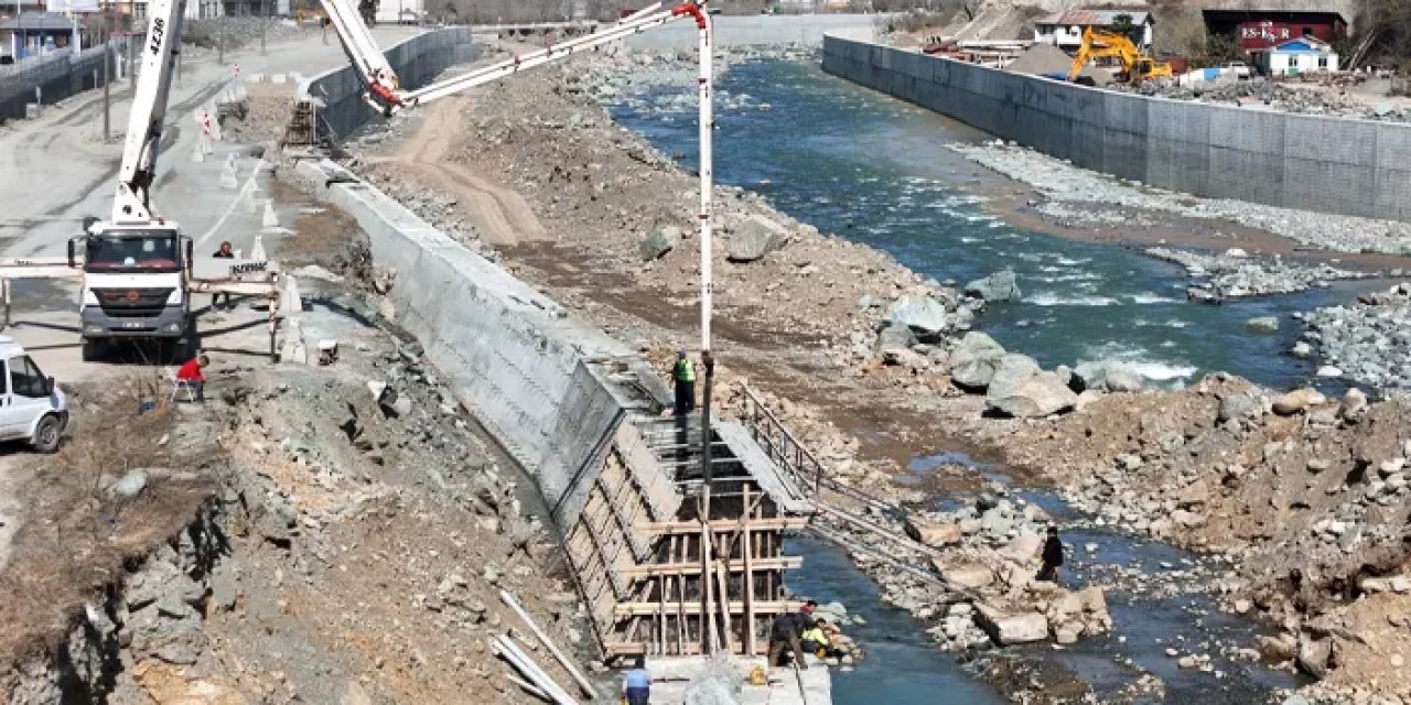 Artvin Kapisre Deresi’nde ıslah çalışması sürüyor!