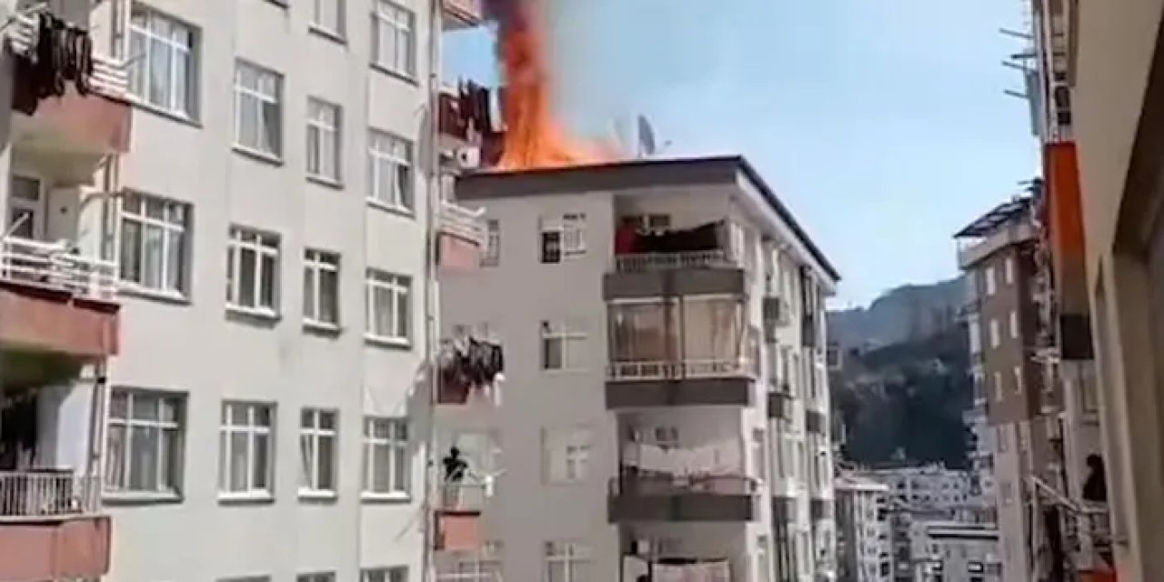 Rize’de korkutan yangın! Çatı alevler içinde kaldı