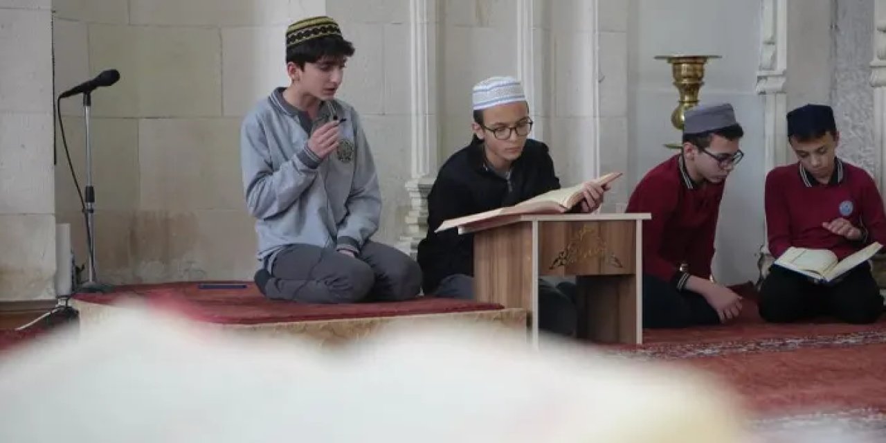 Bayburt’ta genç hafızlardan mukabele geleneği!