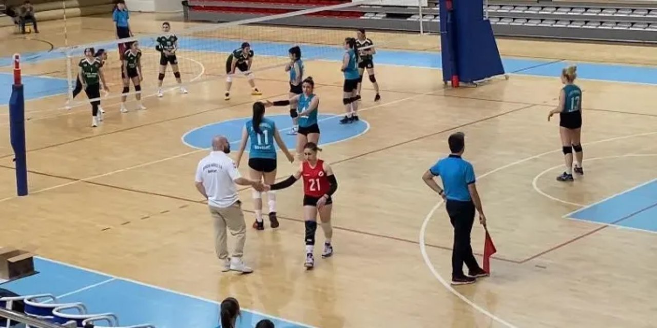 Bayburtlu kadın voleybolcular finale yükseldi!