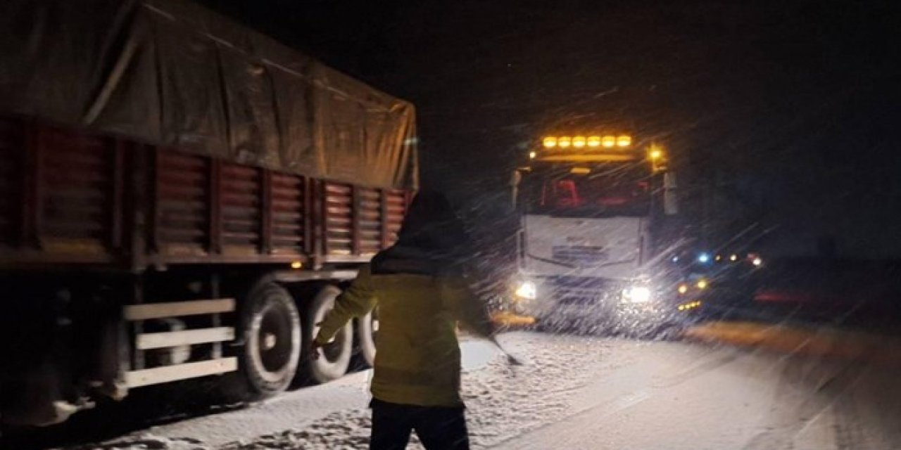 Gümüşhane'de kar ve tipi ulaşımda aksamalara neden oldu