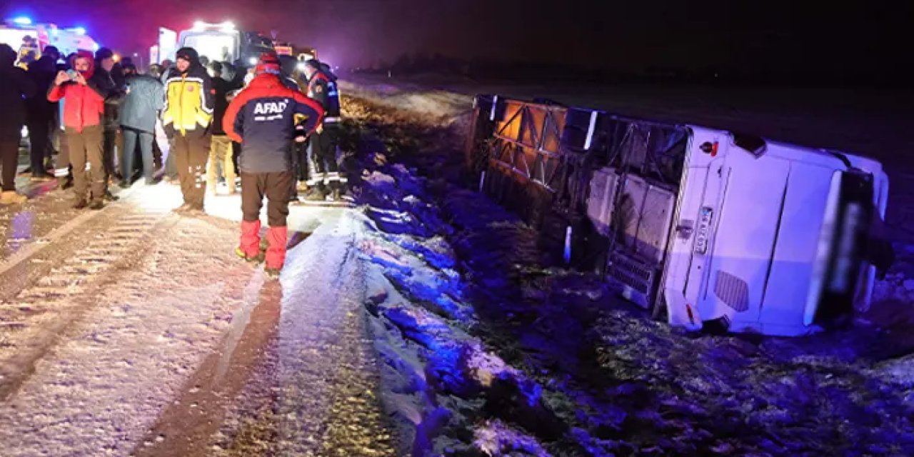 Aksaray'da yolcu otobüsü devrildi! 20 yaralı var